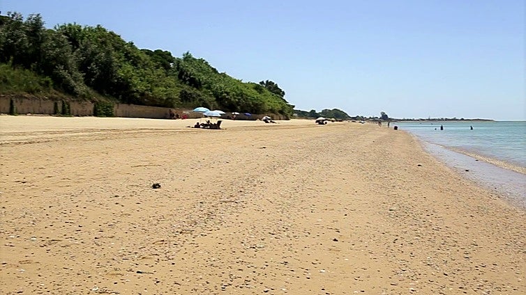 El PP de Sanlúcar pide que se pongan en marcha las duchas y lavapiés en las playas