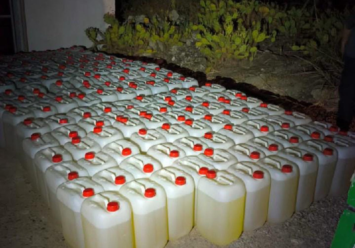 Duro golpe al petaqueo en Cádiz: Intervienen 7.500 litros de gasolina en dos operaciones con seis detenidos