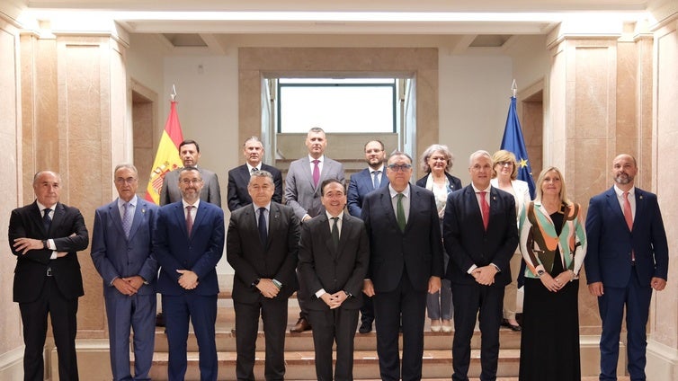 Albares se reúne con los alcaldes del Campo de Gibraltar para dar detalles del acuerdo