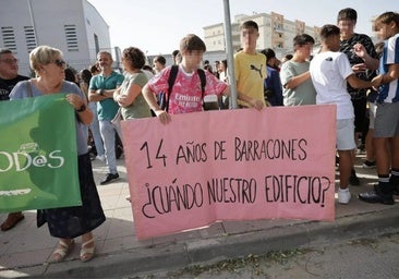 Imagen de archivo de una de las protestas por los barracones del IES Lola Flores