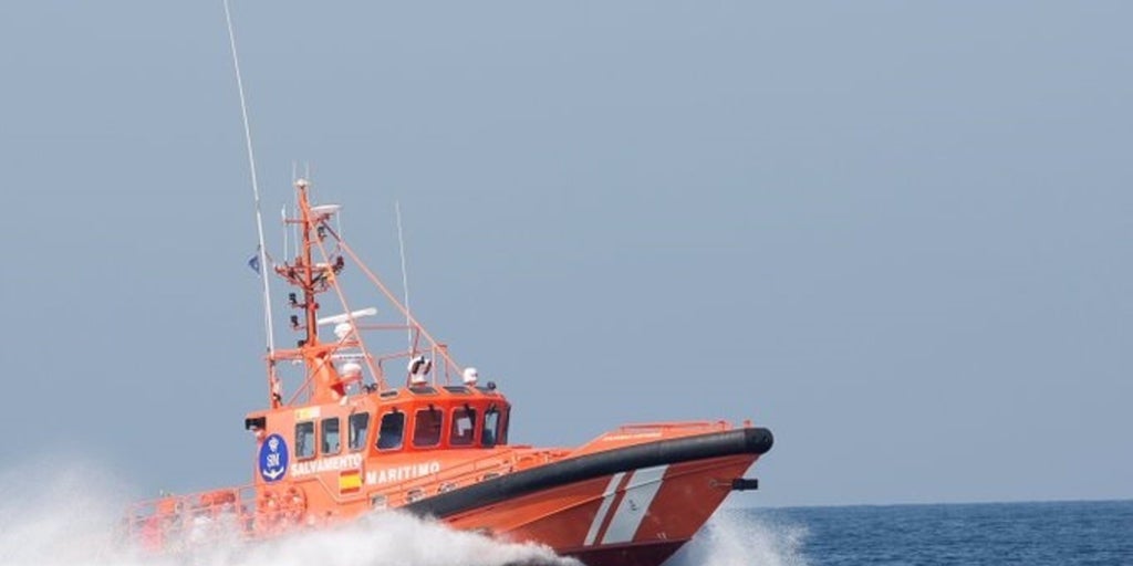 Rescatados cinco magrebíes a bordo de dos pateras 'toy'