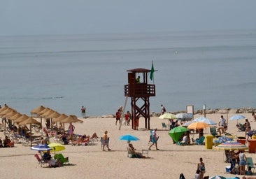 Cádiz inicia la temporada media de playas