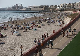 ¿Qué piensan los gaditanos de sus playas? «Son las mejores pero aumentaría los socorristas y prohibiría fumar»