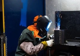 Cómo inscribirse en los nuevos cursos gratuitos de soldadura en Cádiz: fechas, requisitos y modalidades