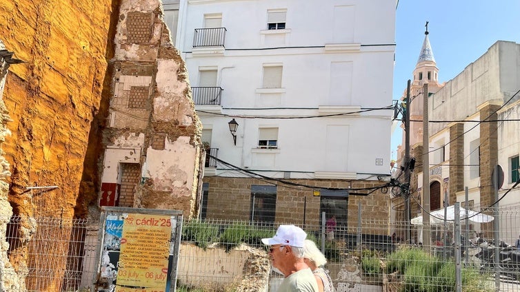 El Ayuntamiento de Cádiz avanza firme hacia el objetivo marcado en rojo de construir 106 viviendas sociales