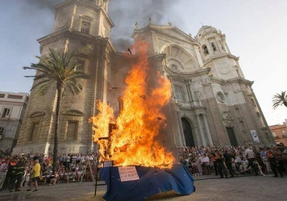 Cádiz celebra este lunes la Noche de San Juan con la quema de cinco juanillos