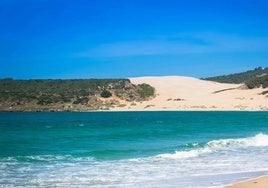 Bolonia, una playa que enamora en de Cádiz