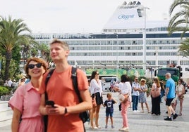 Cádiz prevé superar  los tres millones de turistas en 2025 y los 100 euros de gasto diario este verano