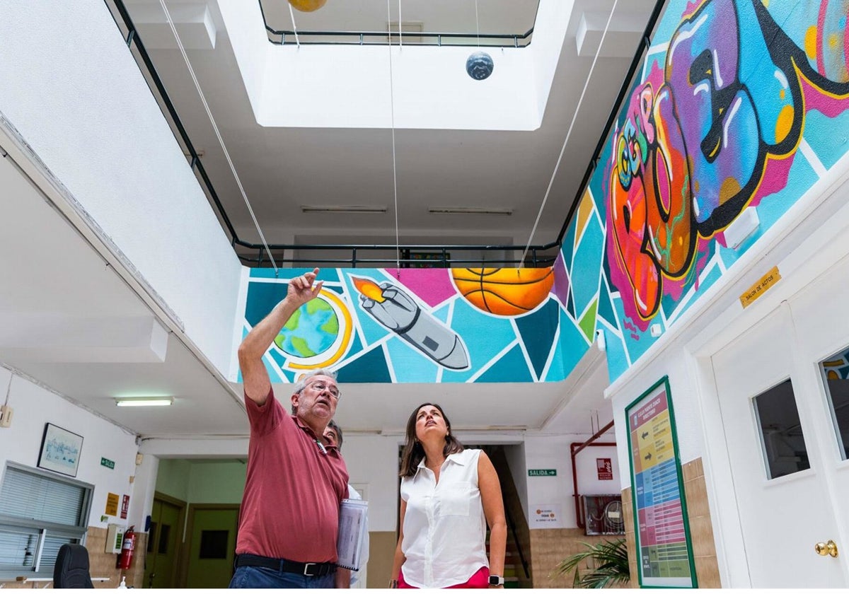La alcaldesa, Patricia Cavada, junto al concejal de Infraestructura y Renovación Urbana, Javier Navarro