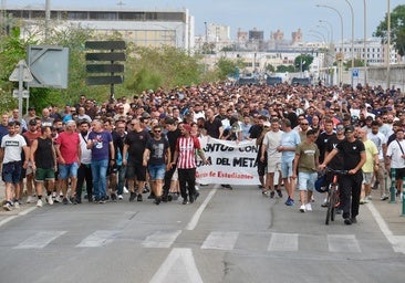 Huelga del metal: cortada la carretera de salida de Cádiz en sentido Puerto Real