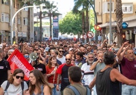 El metal de Cádiz marcha al grito de una nueva negociación para un convenio justo