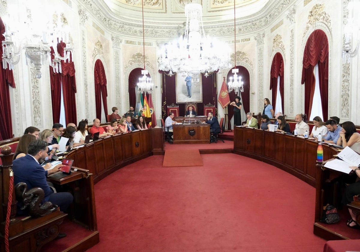 Pleno del Ayuntamiento de Cádiz, este jueves 26 de junio.