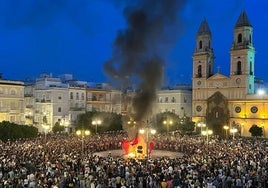 ¿Está la fiesta de los Juanillos en Cádiz en decadencia?