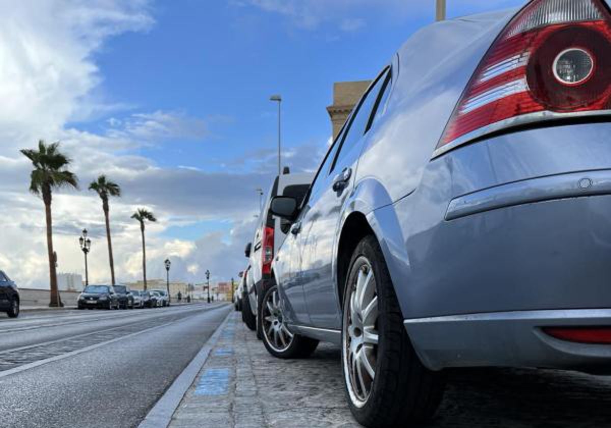 Aparcar en Cádiz en verano: estas son las calles con zona azul y naranja del 1 de julio al 31 de agosto
