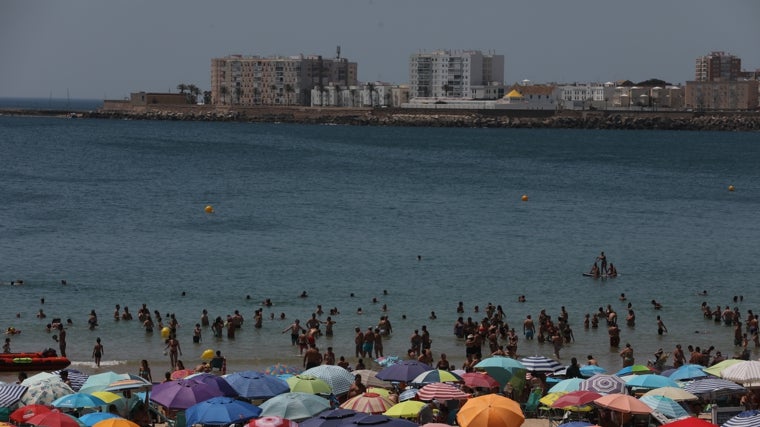 Este fin de semana la playa ha sido una válvula de escape para el calor