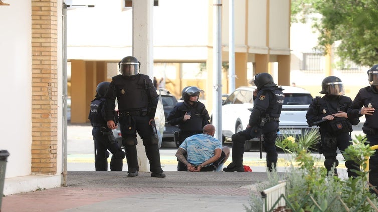 Sigue la tensión en el metal de Cádiz con cinco detenidos en piquetes