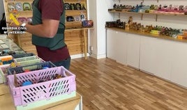 La operación 'Ice Shop' se salda con tres detenidos y cientos de productos con marihuana y hachís incautados en tiendas de Cádiz