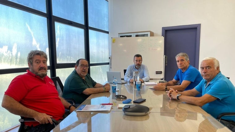 El alcalde de La Línea con la Asociación de Trabajadores Españoles en Gibraltar