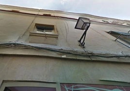 El intento frustrado de la Sareb de desahuciar a un vecino en la finca de Javier de Burgos, 19 en Cádiz