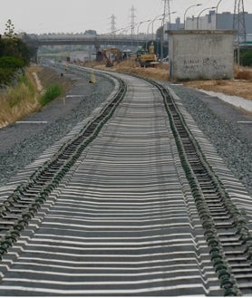 Imagen secundaria 2 - Las obras del tren de La Cabezuela avanzan y ya hay pruebas de ensayo sobre el viaducto