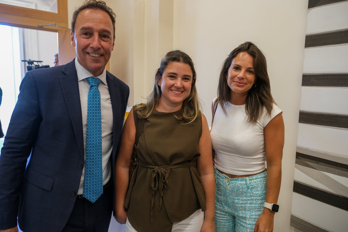 José Manuel Cossi, Magdalena Paradela y María Esther Macías