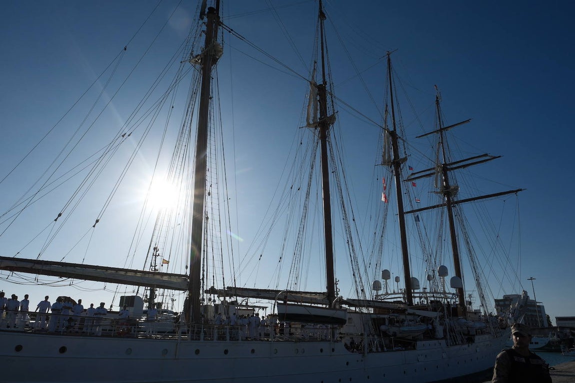 Fotos: Emotivo recibimiento a la dotación del &#039;Elcano&#039; en Cádiz