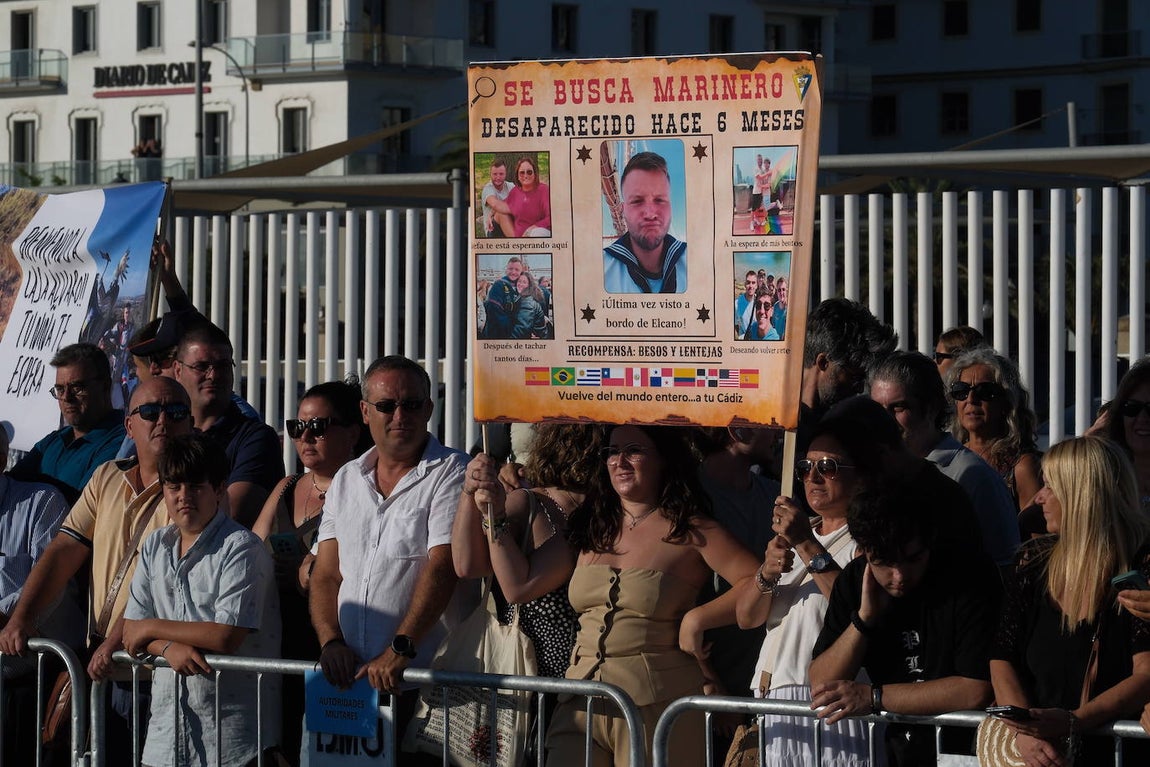 Fotos: Emotivo recibimiento a la dotación del &#039;Elcano&#039; en Cádiz