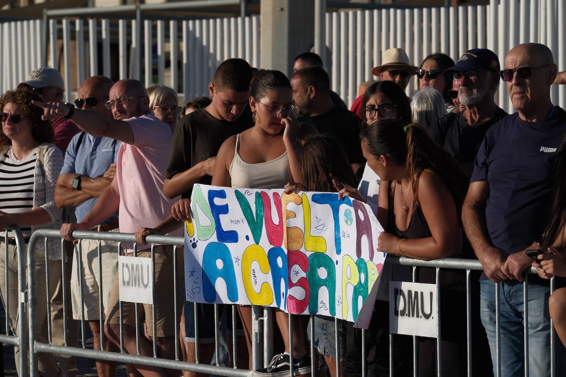 Fotos: Emotivo recibimiento a la dotación del &#039;Elcano&#039; en Cádiz