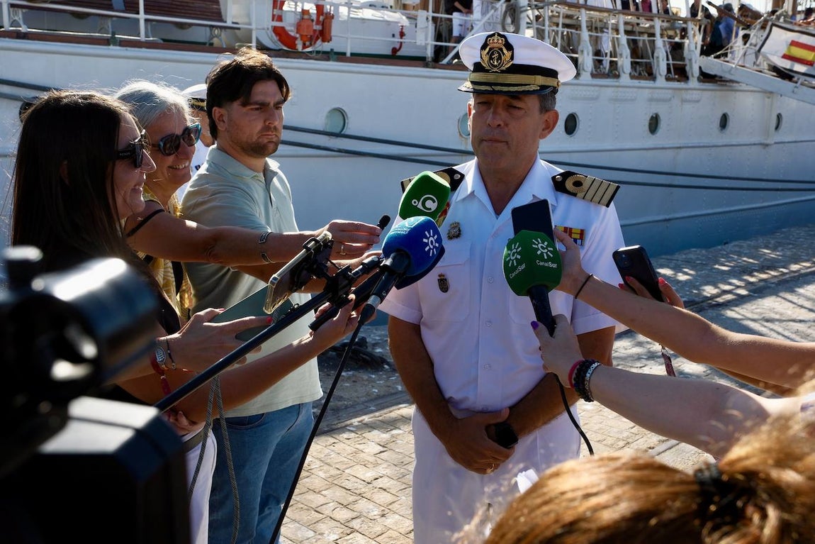 Fotos: Emotivo recibimiento a la dotación del &#039;Elcano&#039; en Cádiz