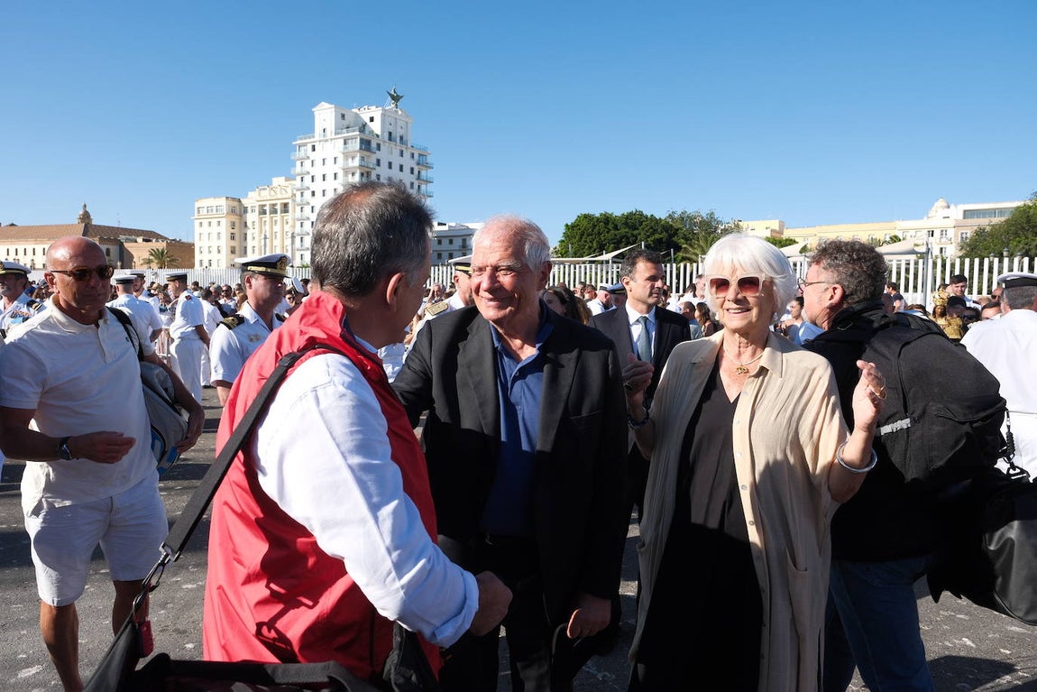 Fotos: Emotivo recibimiento a la dotación del &#039;Elcano&#039; en Cádiz