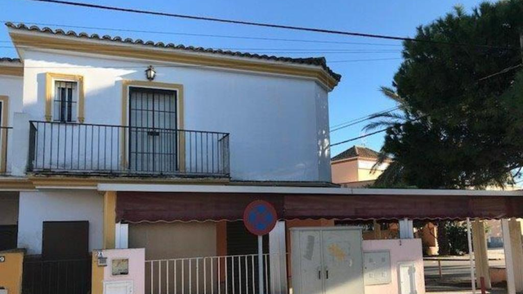 Caixabank pone en venta una casa en Chipiona, con dos dormitorios y terraza, por 94.000 euros