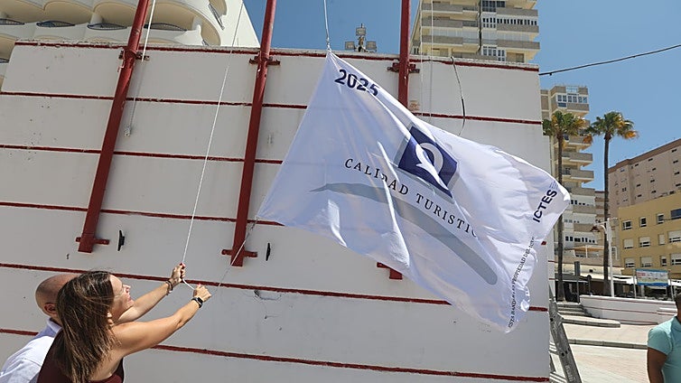 Las playas de Cádiz ya lucen sus banderas azules