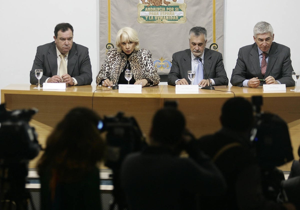 José de Mier, delegado de Zona Franca, Teófila Martínez alcaldesa de Cádiz, José Antonio Griñán, consejero de Economía y Antonio Gómez Periñán, delegado de la Junta en Cádiz (2008)