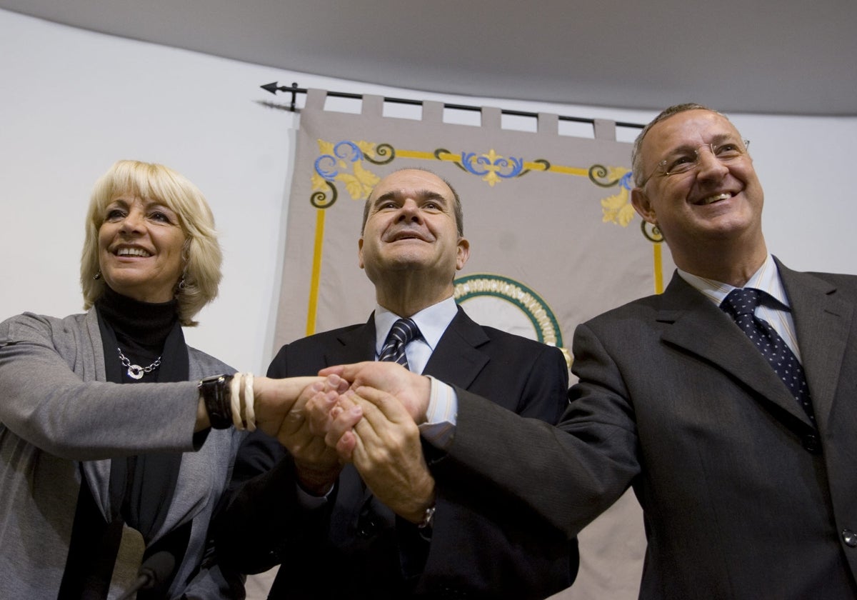 Teófila Martínez, Manuel Chaves y Jesús Caldera firman el convenio del nuevo Hospital de Cádiz en 2008