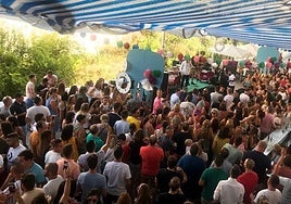 Si estás pensando visitar Setenil de las Bodegas este verano, apunta esta fecha: desfile de caballos, música en directo y bailes hasta el amanecer