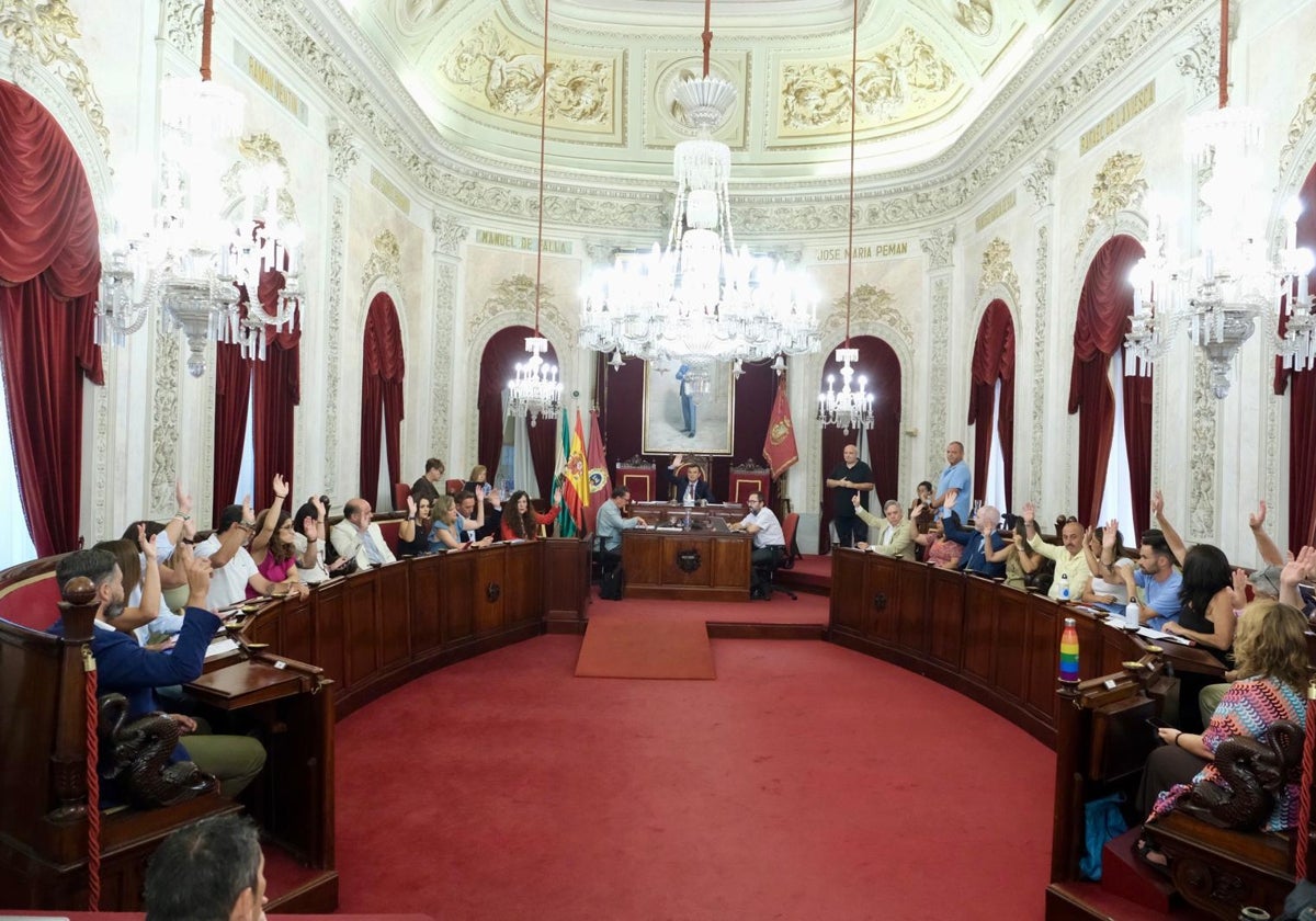 Pleno del Ayuntamiento de Cádiz sobre el estado de la ciudad.