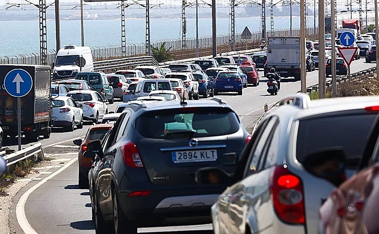 La DGT avisa a los conductores que van a salir de viaje este fin de semana: «Evite los días y las horas de mayor intensidad»