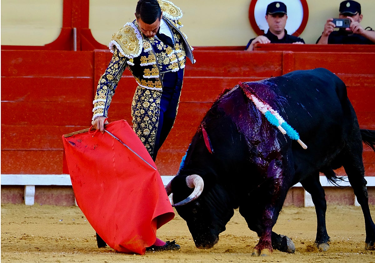 Manzanares se luce con la derecha