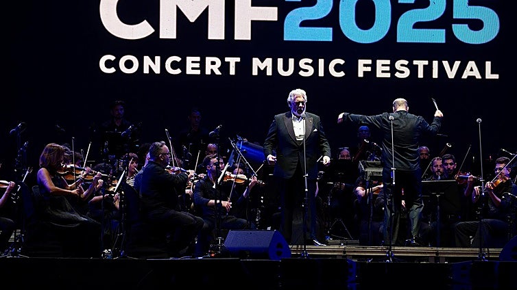 La voz de Plácido Domingo retumba en Chiclana