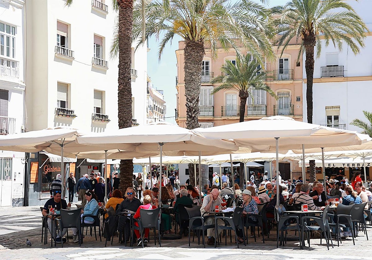Los restaurantes de Cádiz sufren una caída de las ventas en julio y Horeca tiene claro el motivo