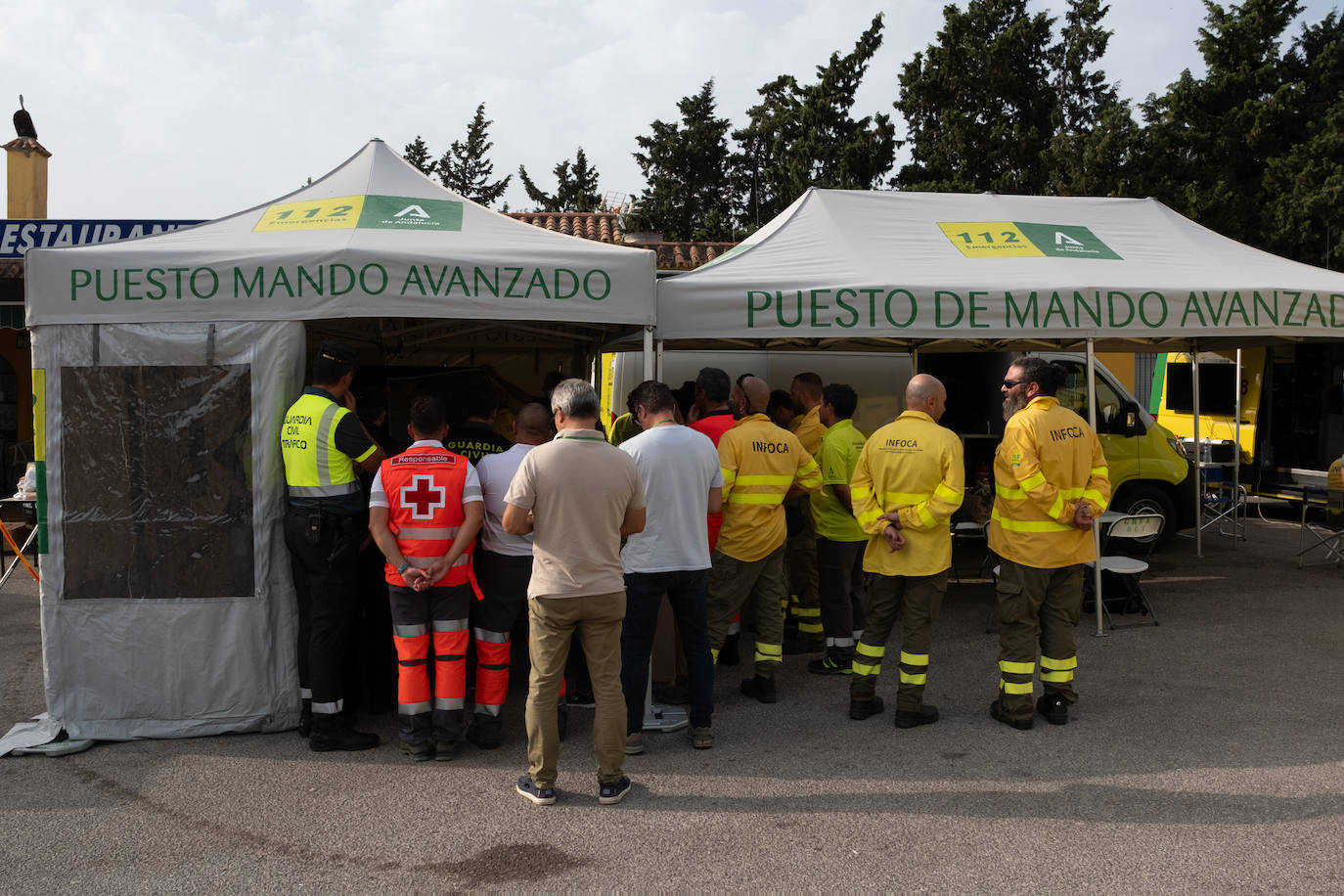 Las imágenes del incendio de Tarifa: el fuego obliga a desalojar a 1.500 personas