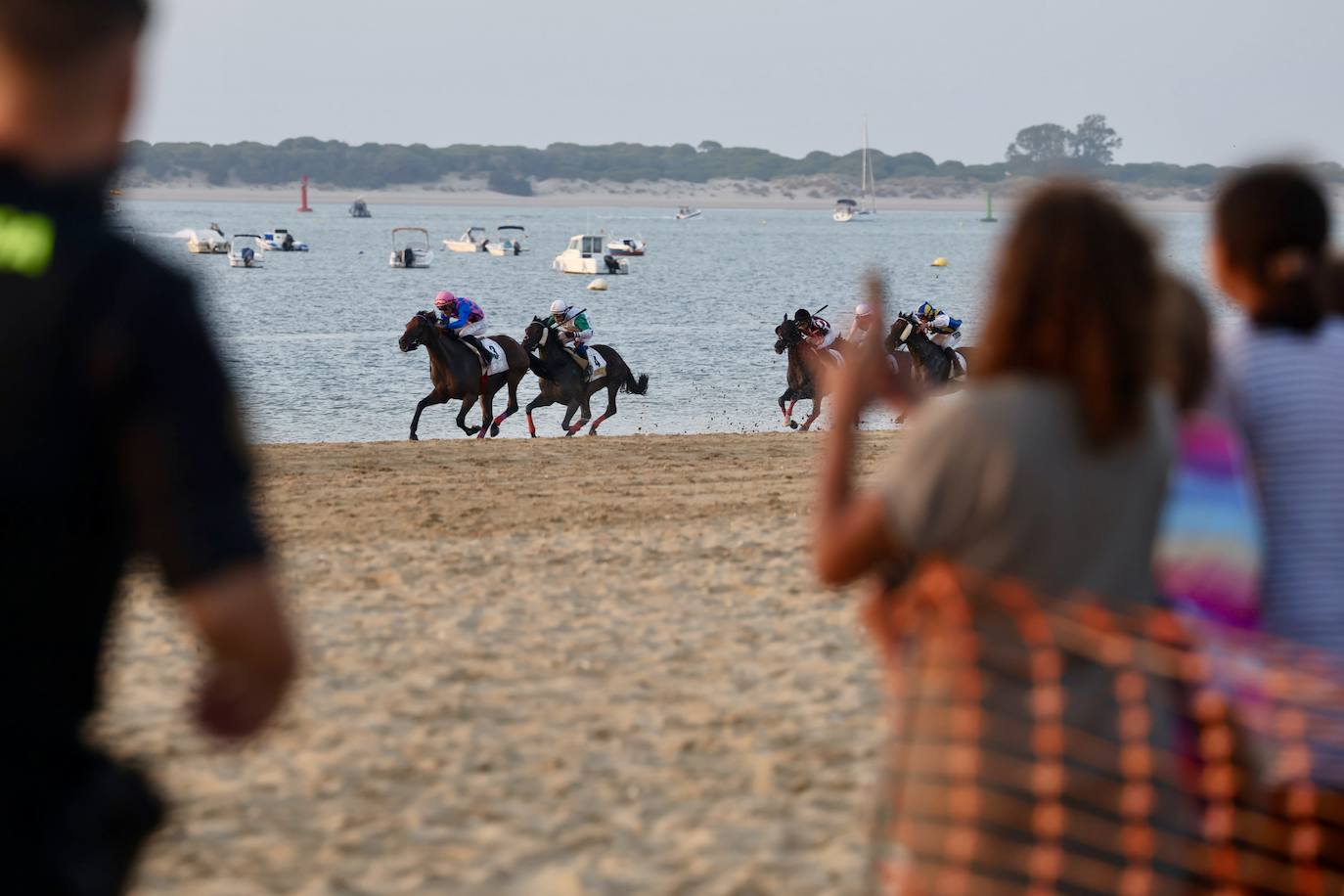 Fotos: Así ha sido el primer ciclo de la Carreras de Caballos de Sanlúcar 2025
