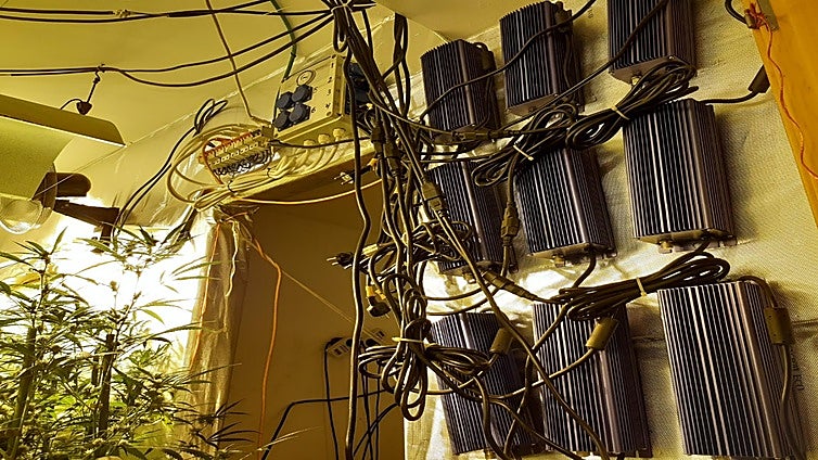 Endesa detecta en Cádiz  seis fraudes eléctricos al día durante la primera mitad del año