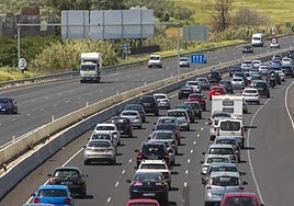 Los coches podrán circular por el arcén en el tramo más saturado de la AP-4, la autopista Cádiz - Sevilla