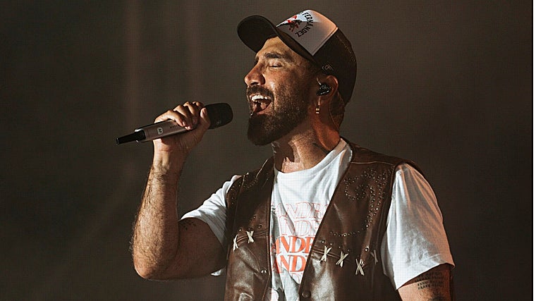 Alejandro Fernández abre en Chiclana su gira española con un derroche de pasión mexicana