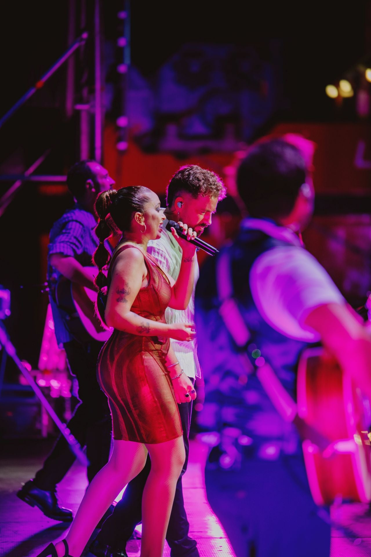 Fotos: Los Caños y Cádiz viajan en el tiempo en un concierto que deja huella