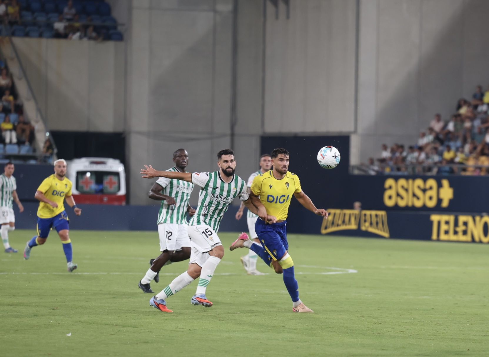 Fotos: El Cádiz transforma las penas máximas en alegría para llevarse el Trofeo Carranza