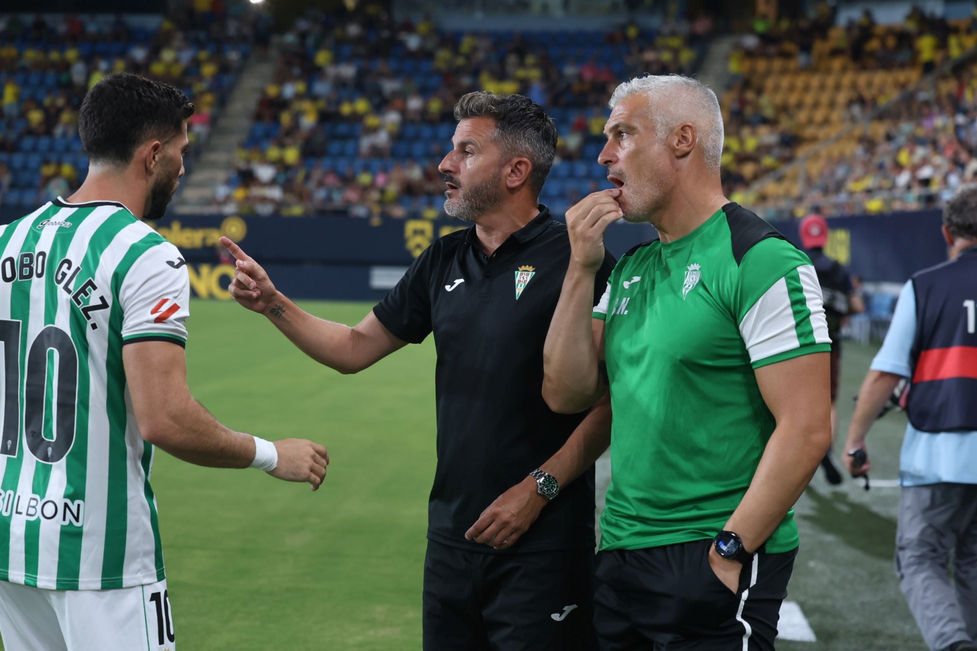Fotos: El Cádiz transforma las penas máximas en alegría para llevarse el Trofeo Carranza