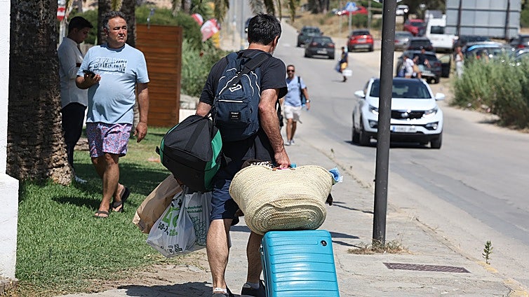 La noche en la que el fuego encendió la solidaridad en Zahara de los Atunes
