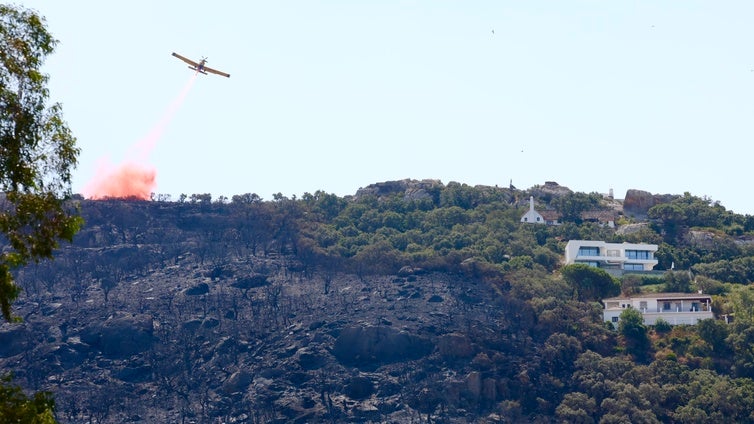 El ministro Óscar Puente bromea con el incendio de Tarifa en redes sociales: «Igual puede echarle una mano a Juanma»